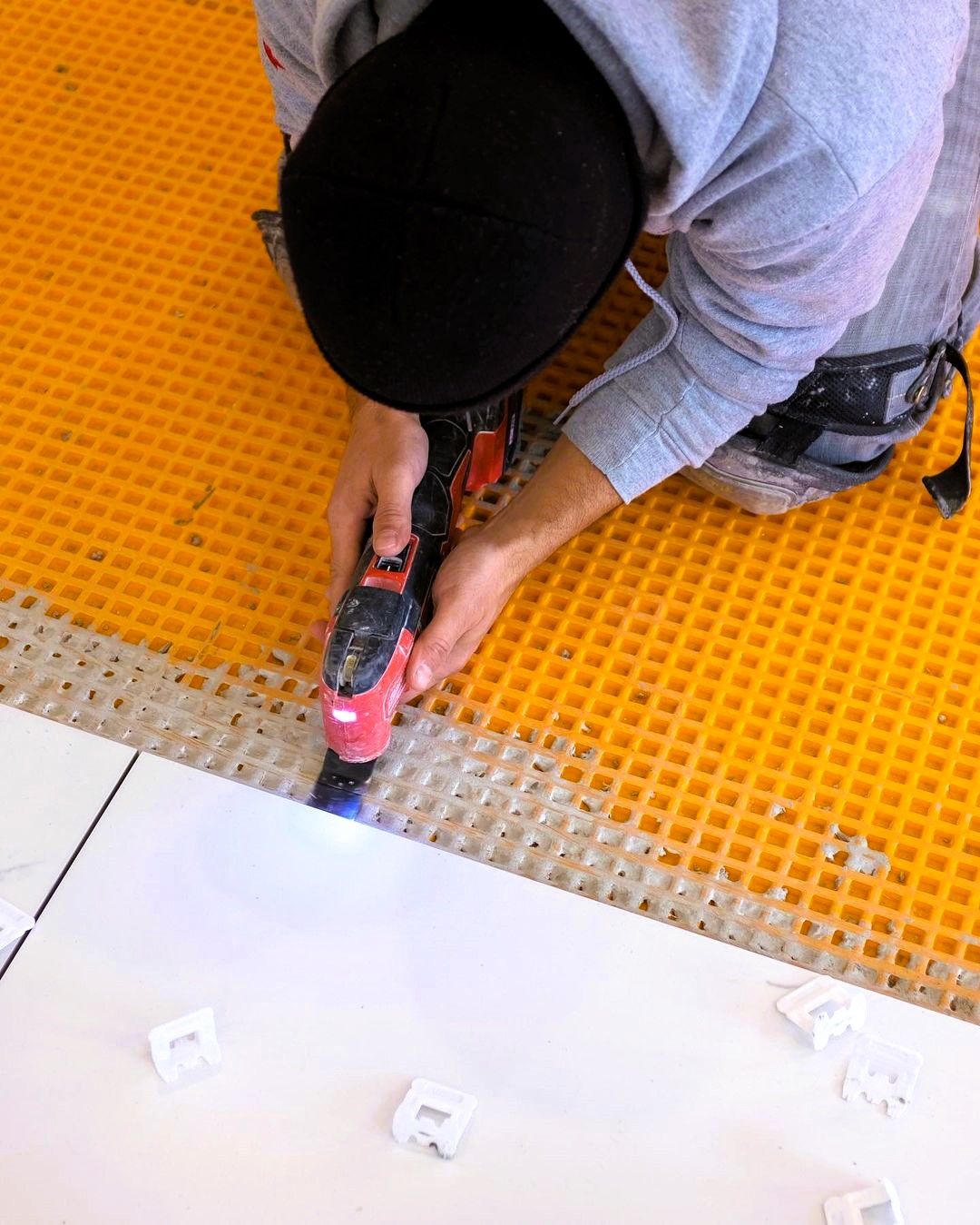 Levelling Ceramic Tiles using Oscillating Multi tool 785