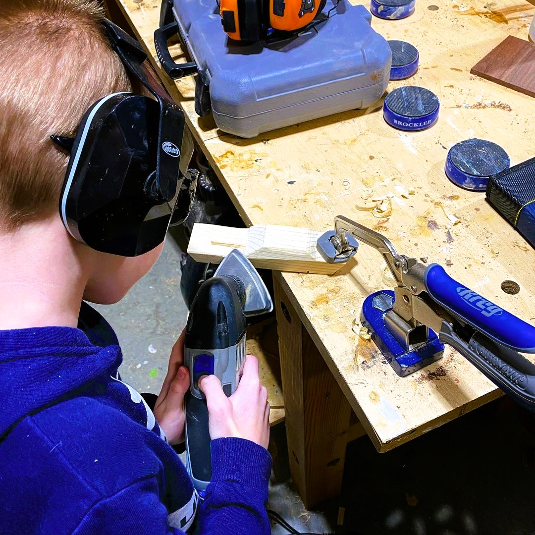 Sanding wood using Oscillating Multi tool 778