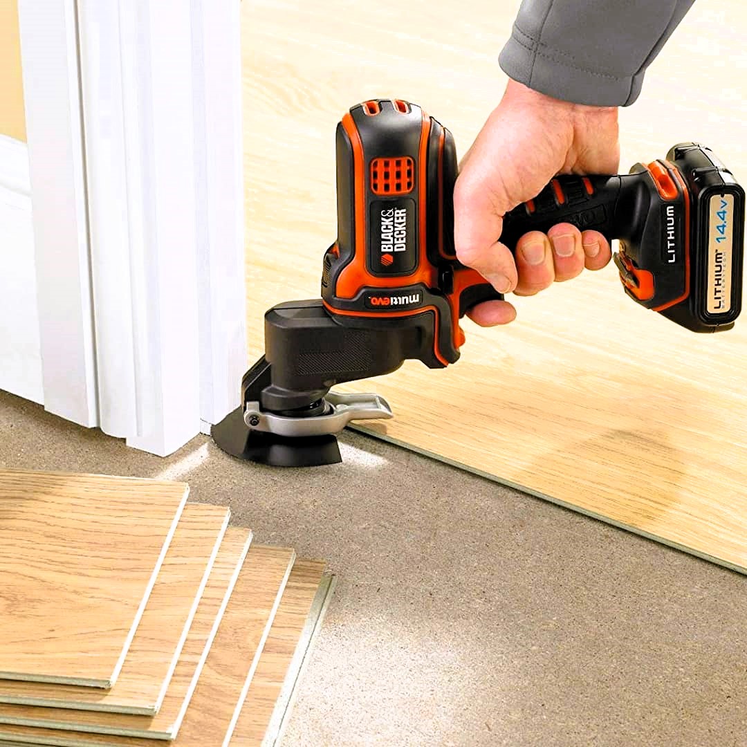 Undercutting a doorway using a Oscillating Multi tool 787