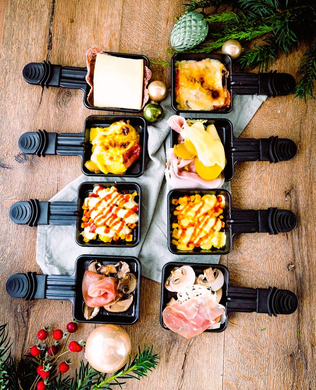 8 mini skillet with food 60