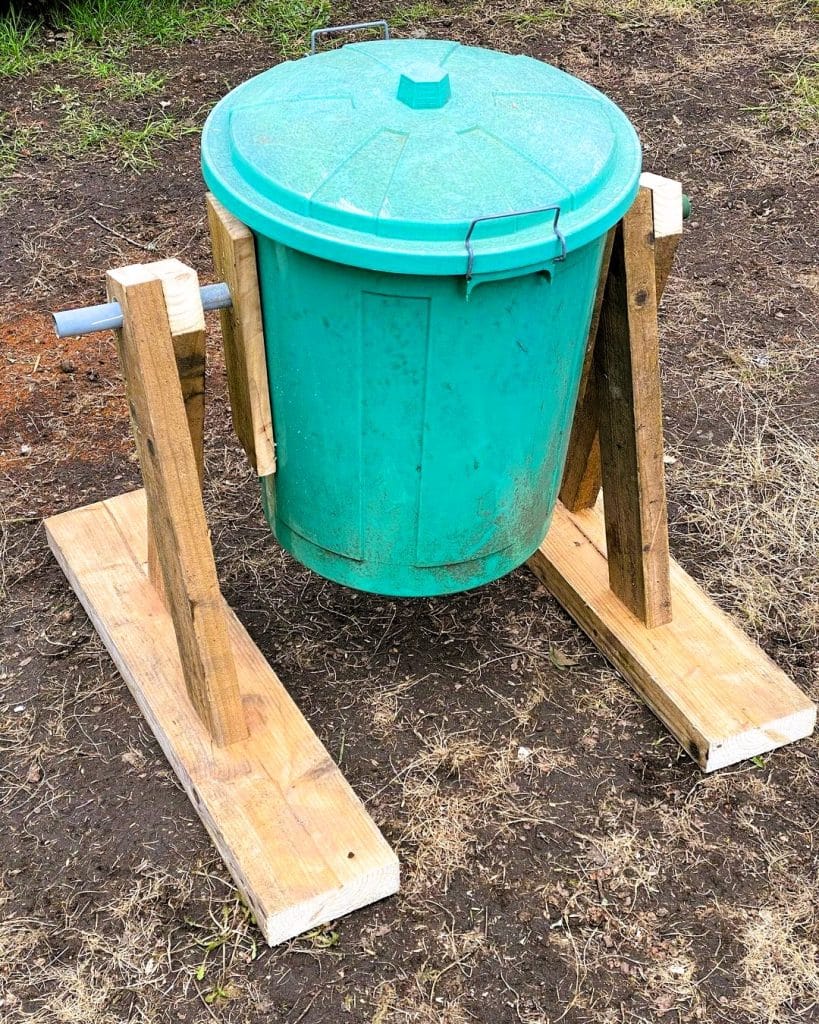 Diy compost tumbler from a trashbin 765