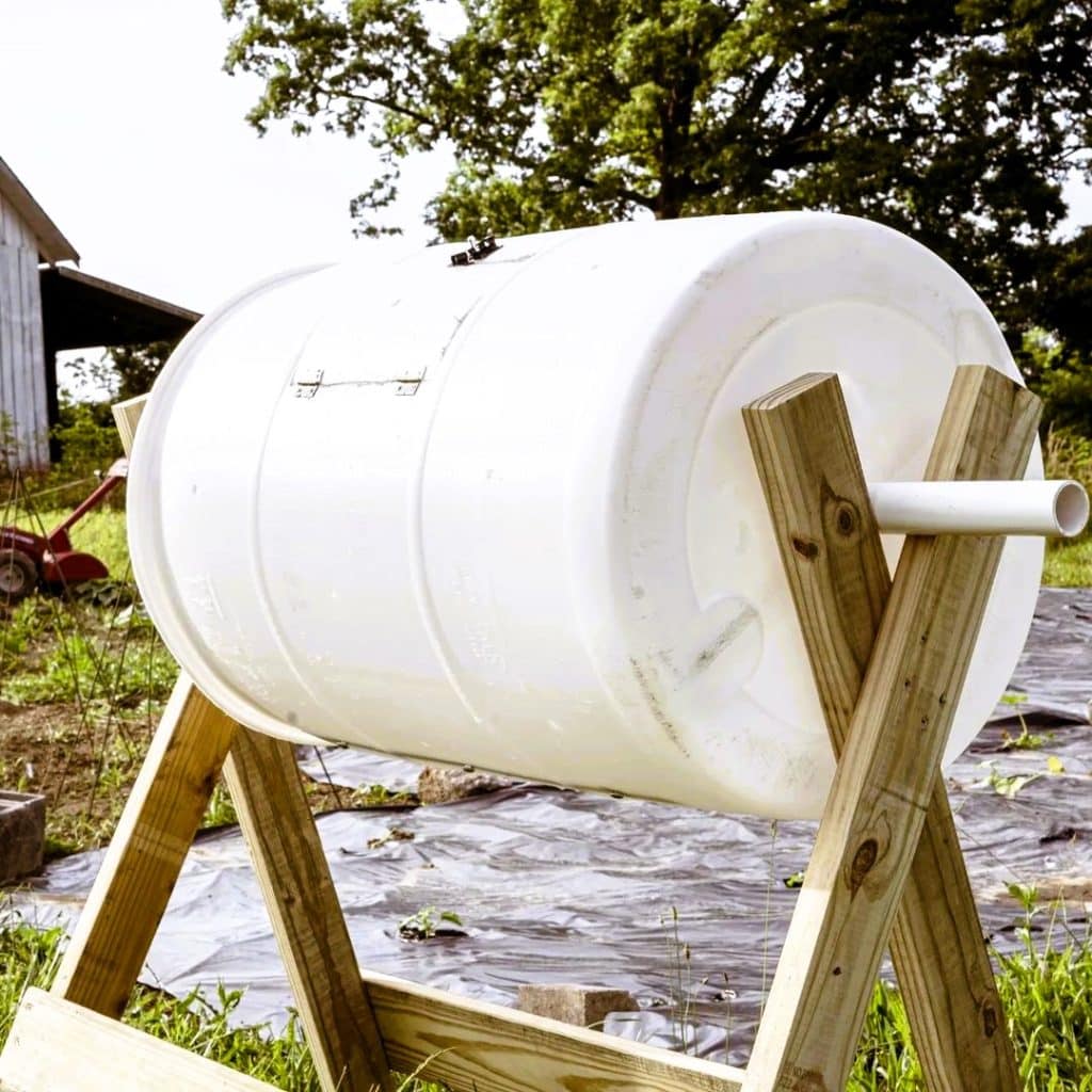 Diy compost tumbler from a white plastic barrel 1 759