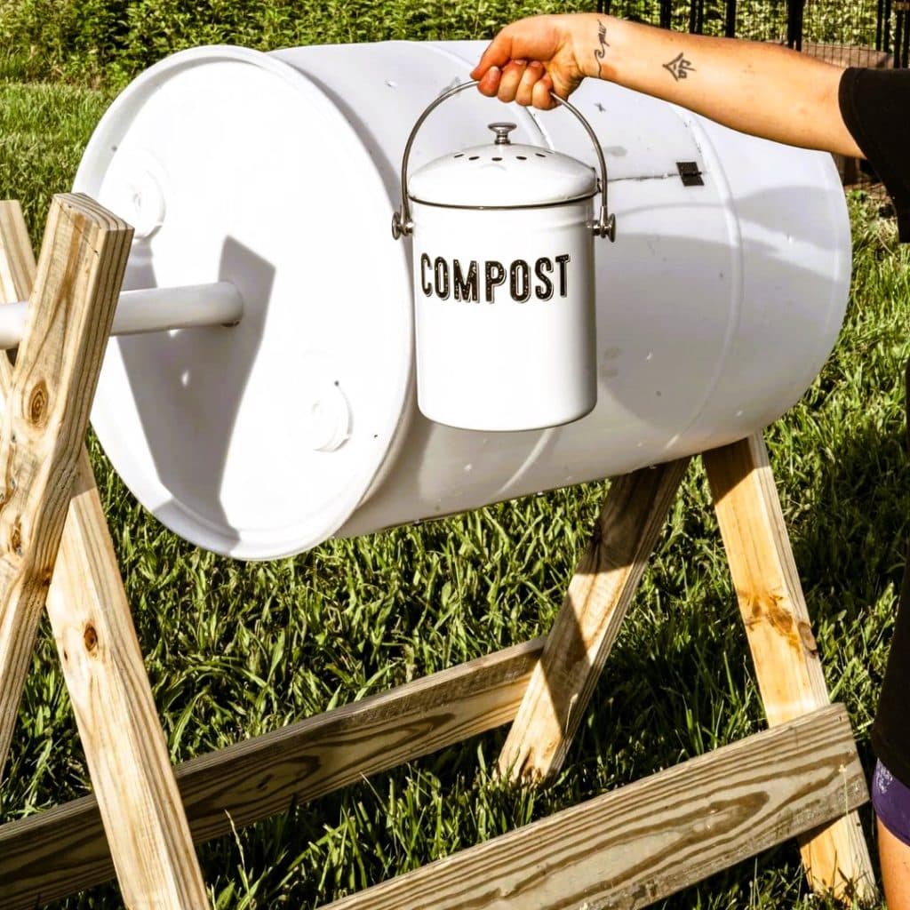 Diy compost tumbler from a white plastic barrel 758